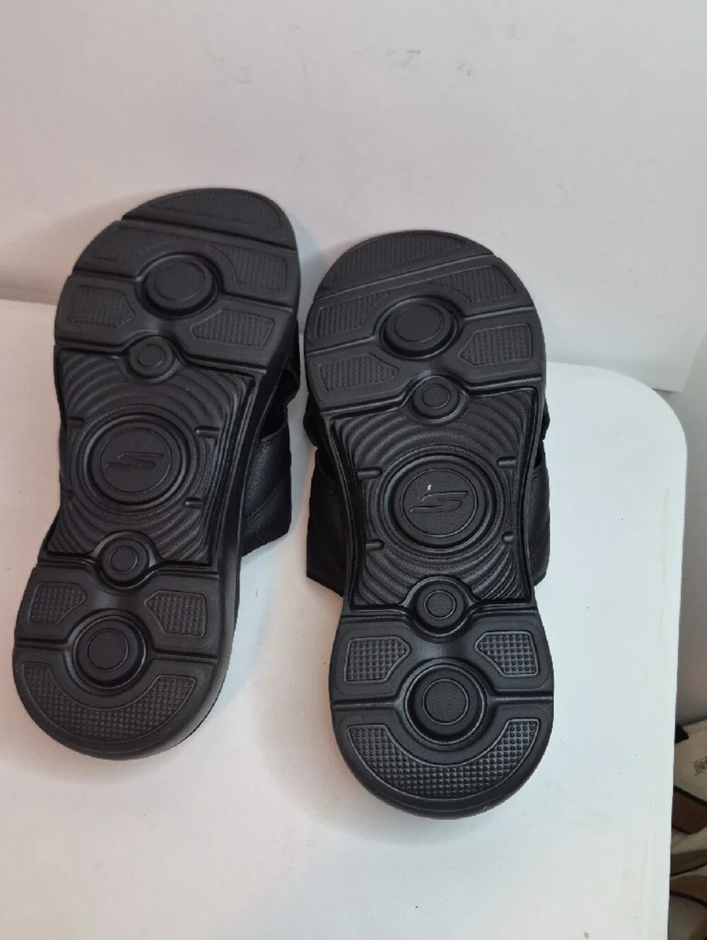 Skechers Men’s Black Arch Fit Slide Sandals Size 13